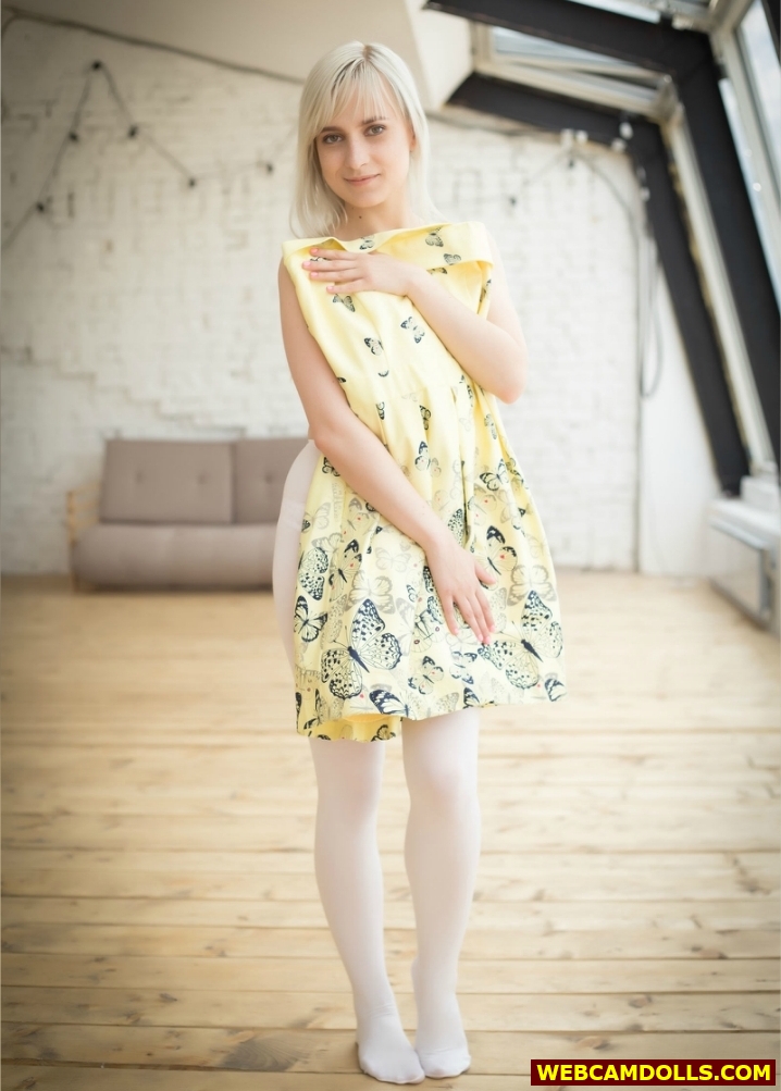 Blonde Teen Girl in White Opaque Pantyhose on Webcamdolls